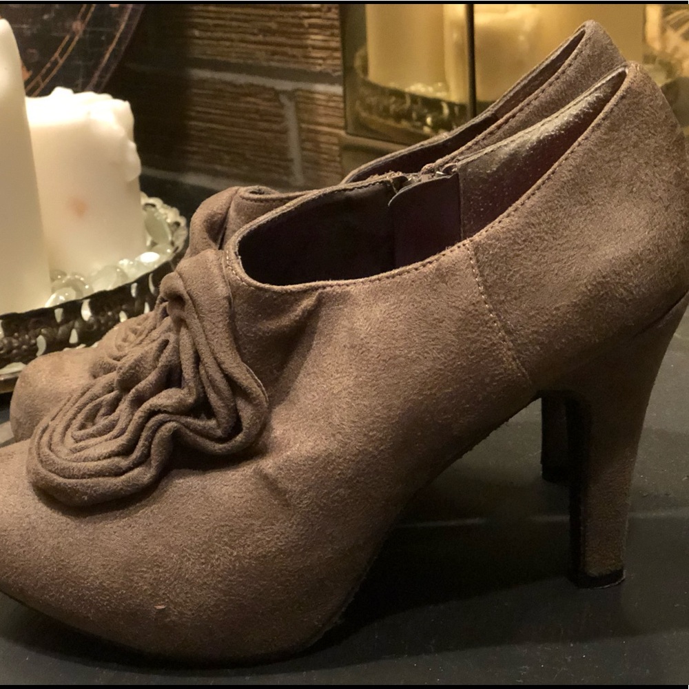Madden Girl suede pumps